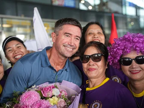 Harry Kewell được chào đón nồng nhiệt khi tới Hà Nội