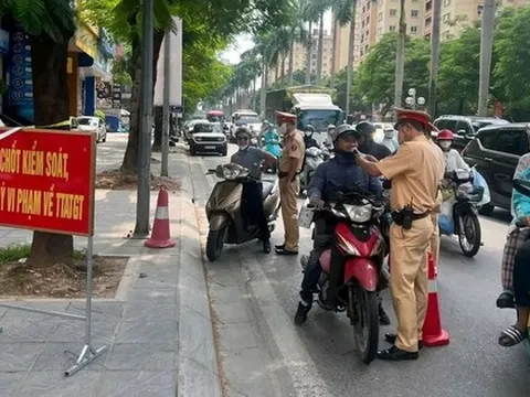CSGT đồng loạt kiểm tra nồng độ cồn trên cả nước