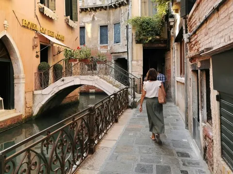 Rơi thẳng xuống kênh đào ở Venice vì đi theo Google Maps