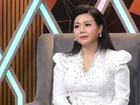 Nữ ca sĩ Bolero vừa tốt nghiệp cử nhân luật nói lý do ngày càng ít show