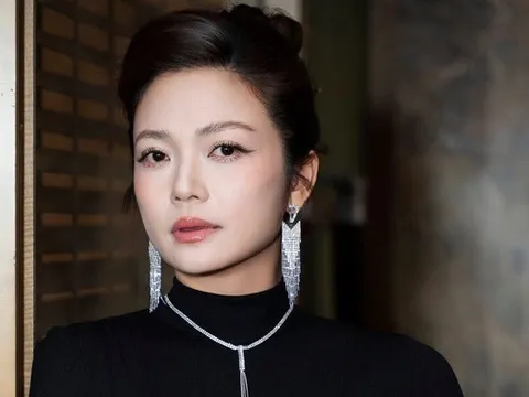 NSƯT Kiều Anh gây chú ý với vẻ đẹp mặn mà, cuốn hút ở tuổi U50