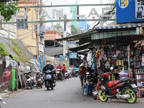 Khu chợ ở miền Tây hơn 30 năm bán một loại hàng, đàn ông ra vào tấp nập