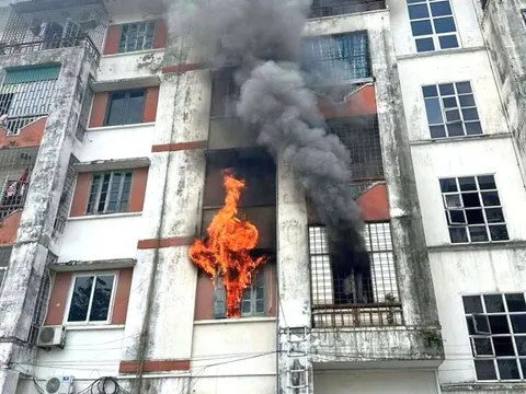 Cháy căn hộ chung cư ở Nghệ An, nhiều tài sản bị thiêu rụi