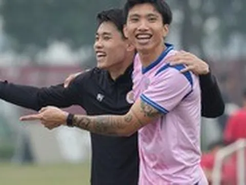 Một khoảnh khắc gây chú ý của Đình Bắc và Văn Hậu