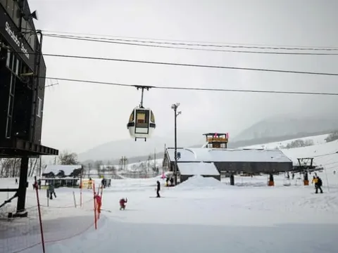 Du khách tử vong khi ba lô vướng vào cáp treo tại Nhật Bản