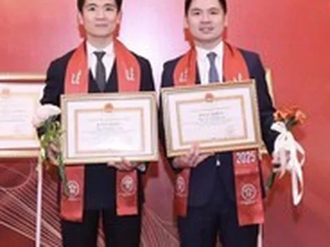 Đỗ Quang Vinh chúc mừng sinh nhật chủ tịch CLB Hà Nội: Lộ mối quan hệ "gây ghen tị"của hai quý tử nhà bầu Hiển