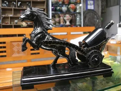 Độc đáo tượng ngựa tạc bằng than đá ở Quảng Ninh, nhiều người hỏi mua