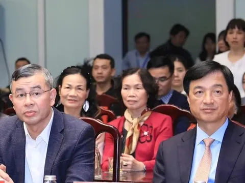 100% cử tri thống nhất giới thiệu ông Nguyễn Duy Ngọc và ông Ngô Văn Tuấn ứng cử ĐBQH