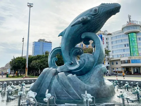 Nghệ nhân kể 2,5 tháng làm tượng cá Ông nặng 40 tấn ở Vũng Tàu