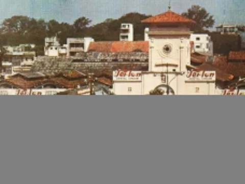 Vòng xoay, cầu vượt trước chợ Bến Thành trong loạt ảnh thế kỷ