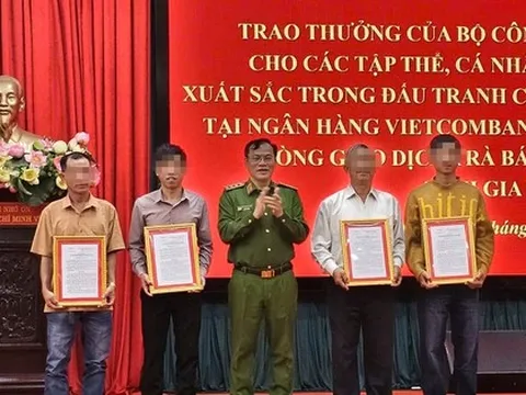 Vụ cướp ngân hàng tại Gia Lai: Khen thưởng 5 người dân giúp sức bắt cướp