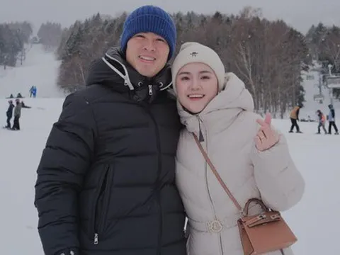 Quỳnh Anh - vợ Duy Mạnh bị móc túi