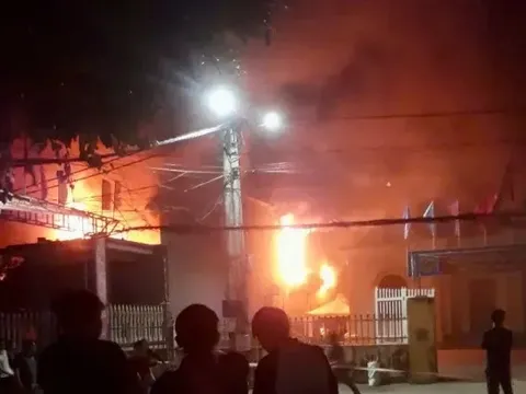 Cháy lớn ở xưởng mây tre đan ở xã Phú Nghĩa, Hà Nội