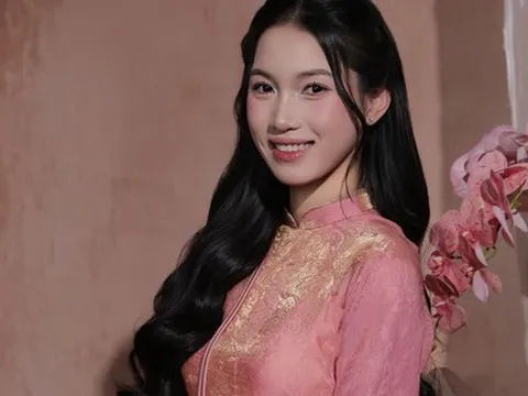 Hoa khôi bóng chuyền Nguyễn Thị Phương hoá nàng thơ, diện áo dài xinh đẹp dịu dàng đón Tết