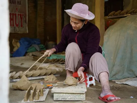 Lặng lẽ nặn ông Công, ông Táo để Tết không phai trong ký ức