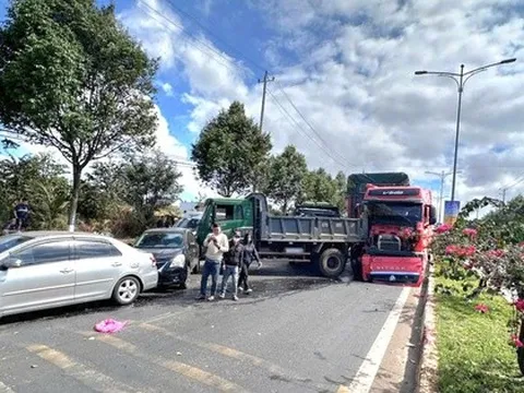 Nguyên nhân ban đầu vụ tai nạn giao thông liên hoàn giữa xe đầu kéo và 6 ô tô