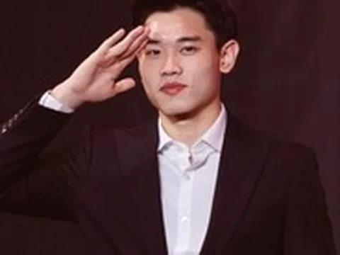 Đình Bắc đang cảm thấy hạnh phúc tại WeChoice Awards 2025