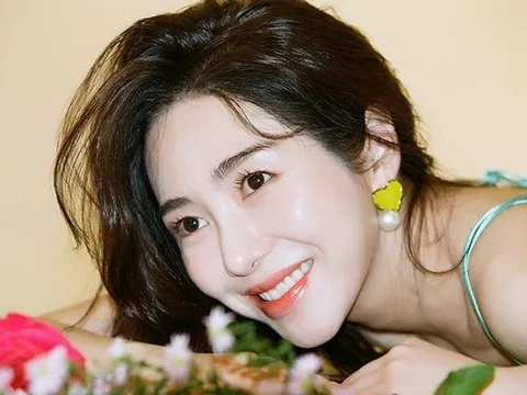 Hậu thẩm mỹ, gương mặt của nữ ca sĩ 33 tuổi bị bỏng nghiêm trọng