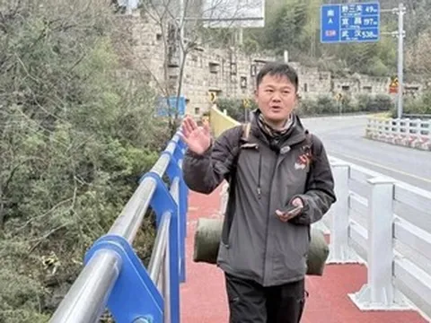 Chàng trai đi bộ gần 1.400km về quê ăn Tết, giảm hơn 13kg