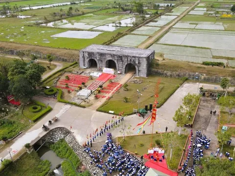 Cây nêu giữa di sản 600 năm, tái hiện không gian Tết xưa tại Thành nhà Hồ