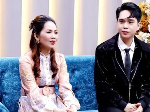 Nam nhân viên bán shop quần áo lên truyền hình, cả xóm đổ vào xem