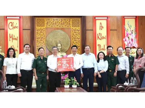 TPHCM chúc Tết, trao hơn 2 tỉ đồng chăm lo an sinh tại tỉnh Tây Ninh