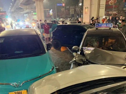 Hà Nội: Nữ tài xế ô tô đi ngược chiều gây tai nạn liên hoàn