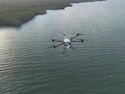 Lần đầu tiên triển khai UAV giao hàng vượt biển ở TPHCM
