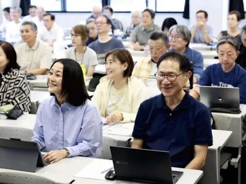 Độc đáo khóa học cho người cao tuổi ở Nhật Bản
