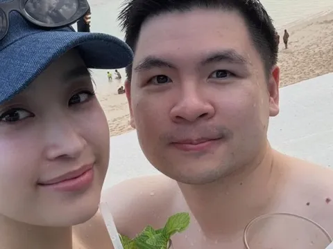 Chủ tịch Hà Nội FC tung ảnh đón năm mới, Đỗ Mỹ Linh mặt mộc cực xinh nhưng phàn nàn một "tật xấu" của chồng