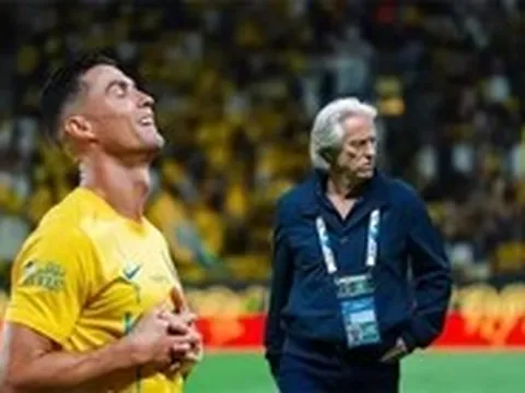 HLV Al Nassr thừa nhận đội bóng thua thiệt về tài chính so với Al Hilal