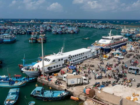 Tàu đi Phú Quý kín khách đến hết tháng 2