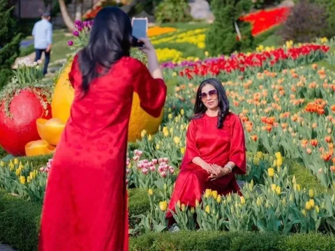 Đông kín người đổ về núi Bà Đen