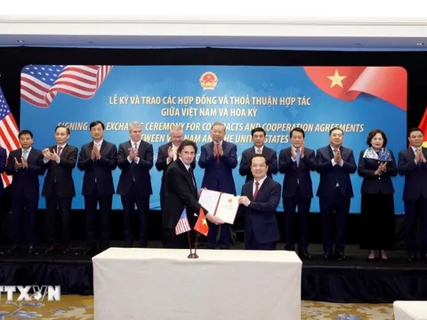 Tổng Bí thư chứng kiến lễ ký và trao các hợp đồng, thỏa thuận hợp tác của Việt Nam và Mỹ