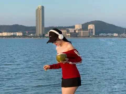 Rộ trend chụp ảnh 'giống Hàn Quốc' ở bãi cào ngao Hạ Long