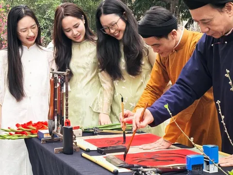 Dự báo thời tiết mùng 5 Tết: Cả nước đón nắng, miền Nam có nơi nóng hơn 35°C