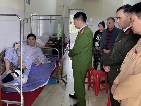 Danh tính tài xế đột nhiên giữ tay khiến CSGT phải đu người theo xe ô tô gần 500m