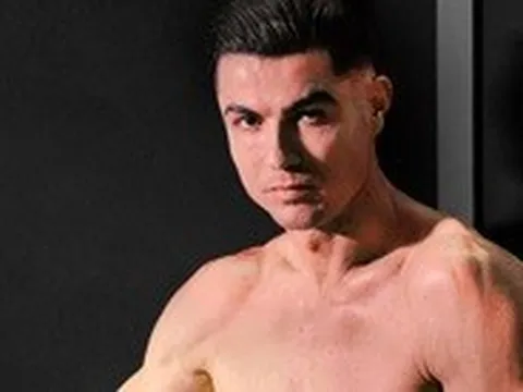 Cả thế giới "ngả mũ" trước body cực phẩm của Ronaldo tuổi 41