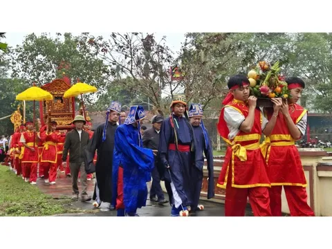 Âm vang cồng chiêng lễ hội Mường Khô