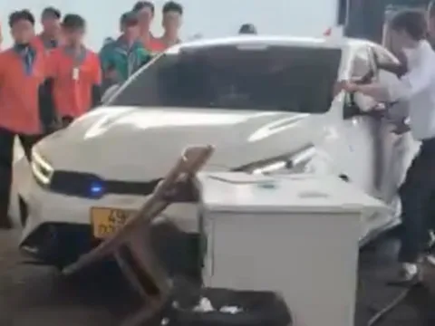 Kinh hoàng nam thanh niên lao ô tô tông thẳng vào nhiều người sau cuộc ẩu đả ở Đà Lạt