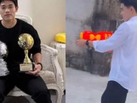 Không nhận ra Đình Bắc khi về quê, diện sơ mi trắng như soái ca nhưng làm một điều lạ lắm