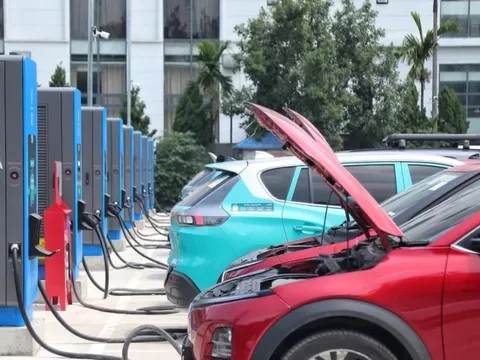 Hà Nội: Toàn bộ taxi sử dụng xe điện, năng lượng xanh chậm nhất vào năm 2030