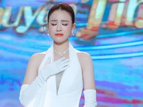 Nữ ca sĩ 29 tuổi đi hát tiệc kín gặp tình huống nhạy cảm