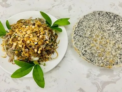 Cách làm nộm hoa chuối trắng giòn để giải ngấy sau Tết