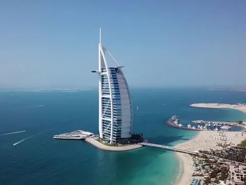 Bên trong khách sạn 33.000 USD/đêm ở Dubai vừa bốc cháy