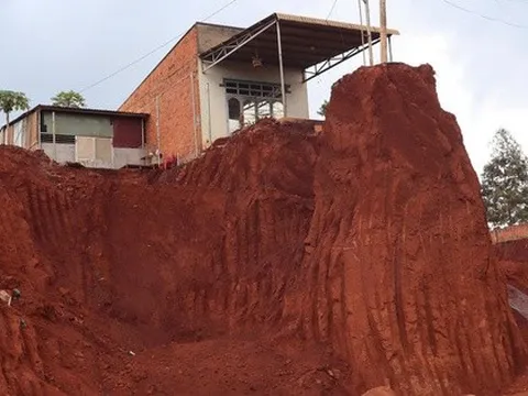 Diễn biến nóng vụ nhà dân chênh vênh mép vực ở Đồng Nai sau loạt phản ánh từ báo chí
