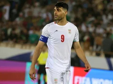 Đội trưởng tuyển Iran gây sốc, muốn về quê nhà chiến đấu?