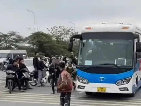 Nam thanh niên cản trở xe làm nhiệm vụ trong lễ giao, nhận quân