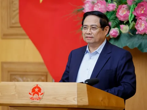 Thủ tướng: Không để thiếu xăng dầu, phấn đấu tự chủ về năng lượng