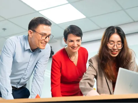 6 nghề “hái ra tiền” trong 10 năm tới: Có ngành lương hơn 100 triệu/tháng, luôn khát nhân lực, AI cũng khó thay thế